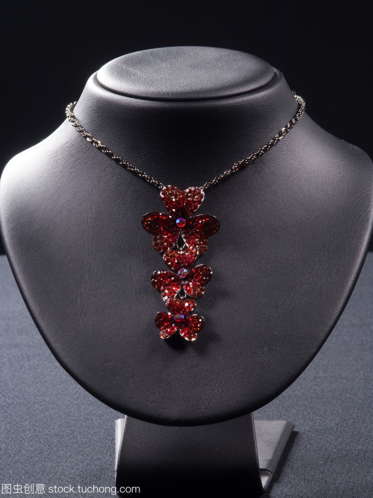 珠寶首飾 時(shí)光中的璀璨藝術(shù)與永恒魅力